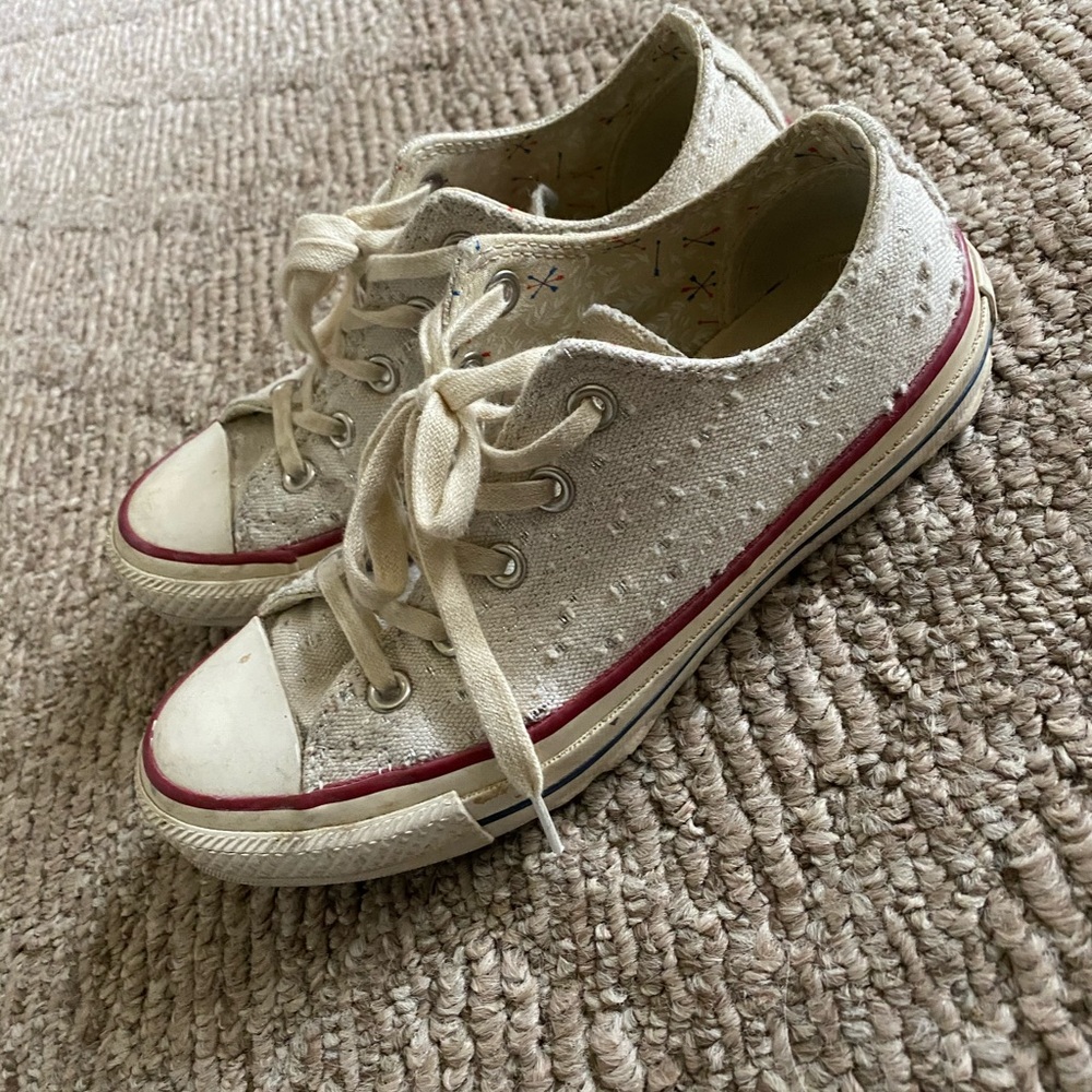 Women’s Converses - Picture 3 of 4
